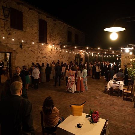 Albergo Ristorante Da Vestro Monticiano Exterior foto