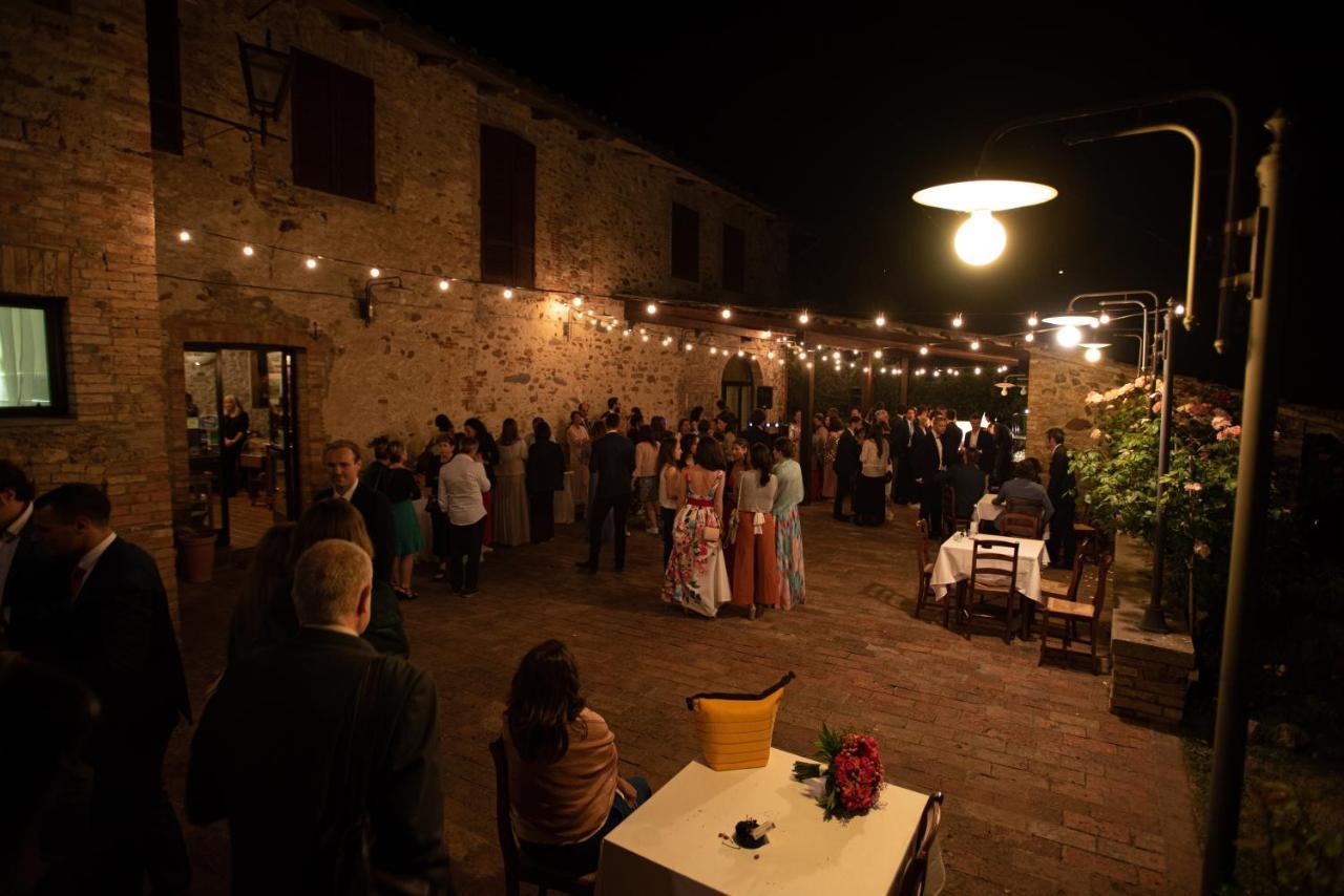 Albergo Ristorante Da Vestro Monticiano Exterior foto