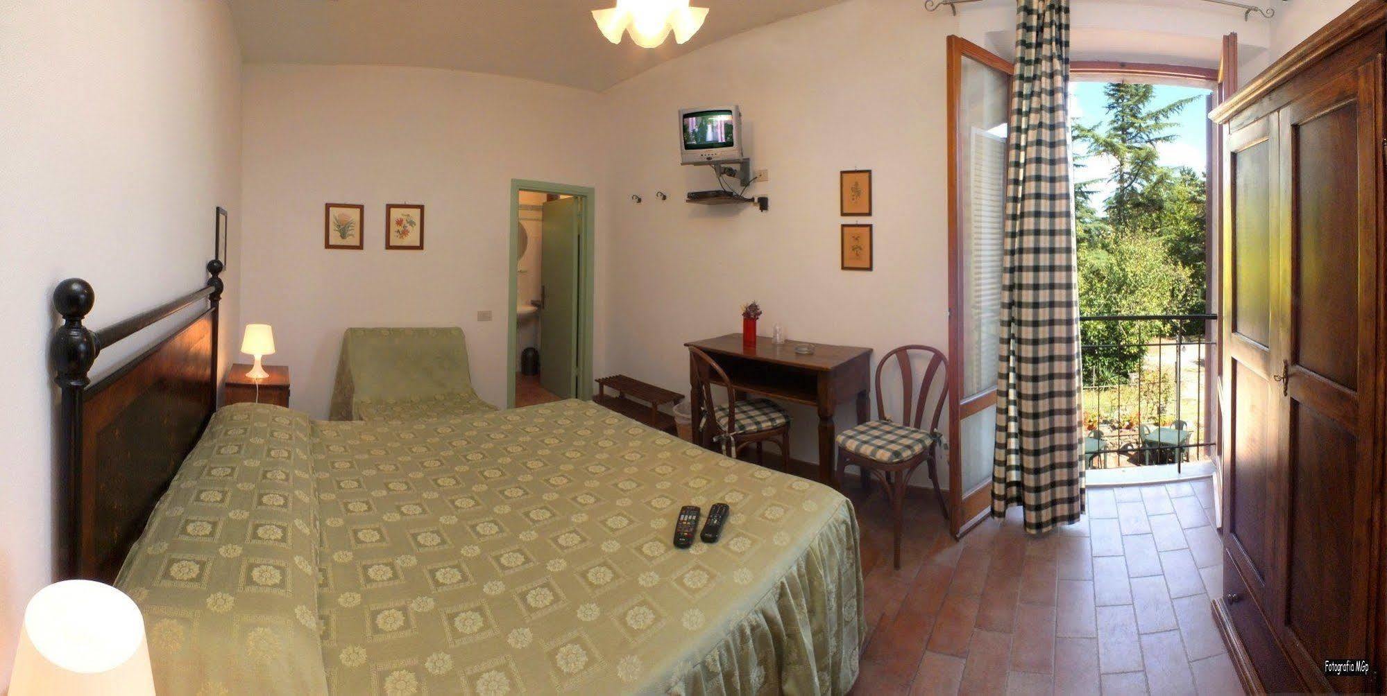 Albergo Ristorante Da Vestro Monticiano Exterior foto