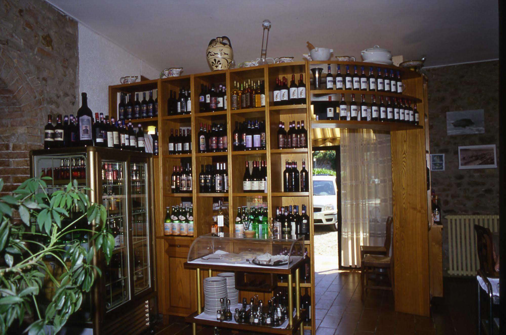 Albergo Ristorante Da Vestro Monticiano Exterior foto